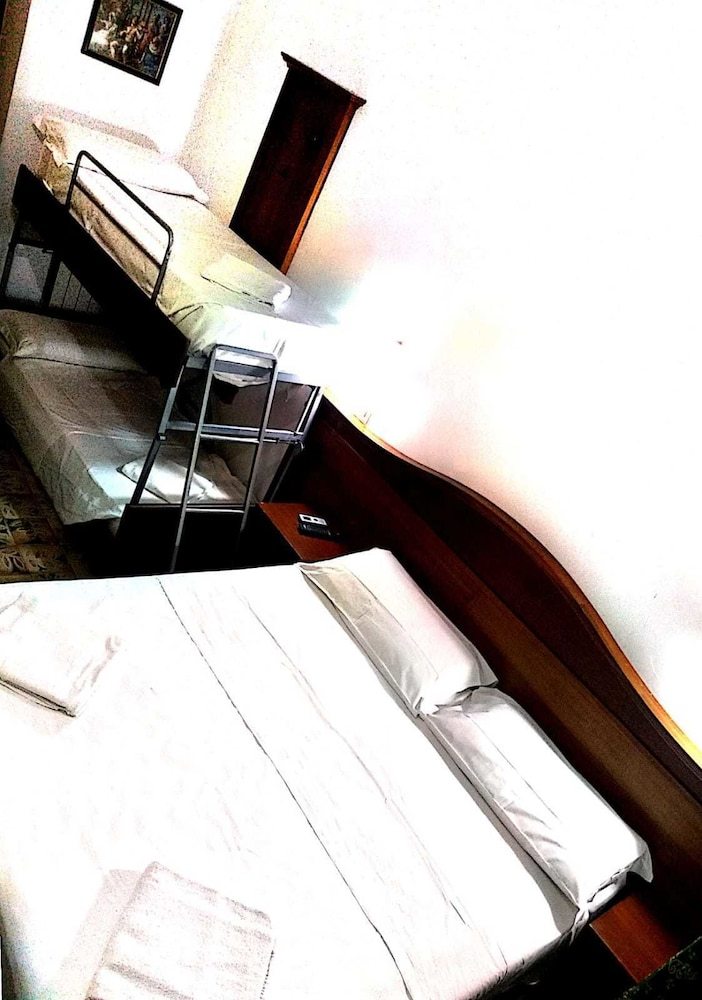 Hostal Guesthouse Alex II