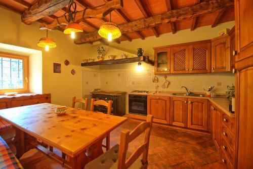 Rinforzati Villa Sleeps 12 Pool Wifi