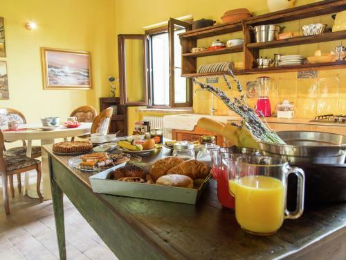 Historic Apartment In Saludecio With Swimming Pool