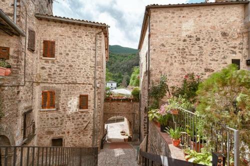Two-bedroom Apartment In Scheggino I