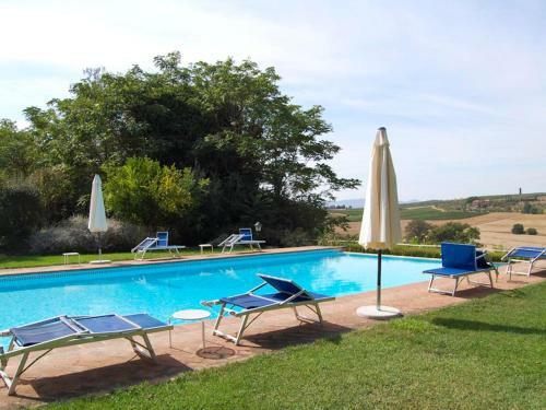 Strada Villa Sleeps 17 Pool Wifi