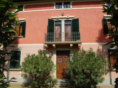 Strada Villa Sleeps 17 Pool Wifi
