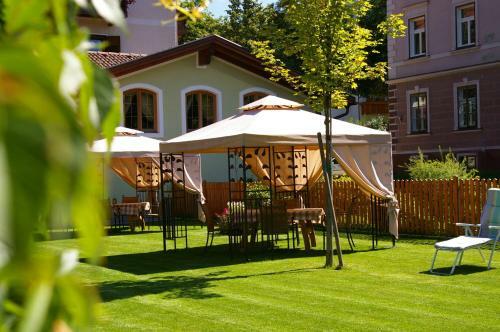 Hostal Pension K�hbacher