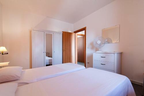 Yellow Sun Apartment