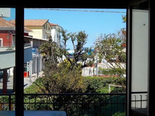 Apartamento M127 - Marcelli, Trilocale Fronte Mare Completamente Accessoriato