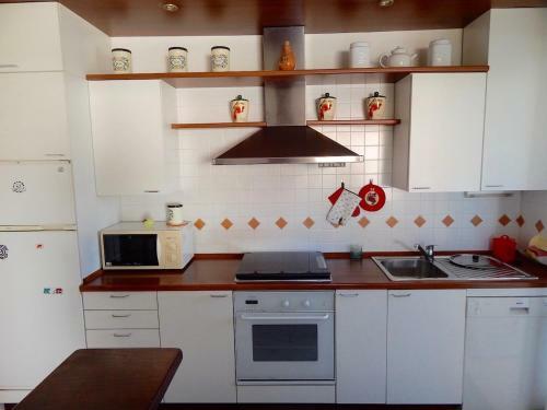 Apartamento M127 - Marcelli, Trilocale Fronte Mare Completamente Accessoriato