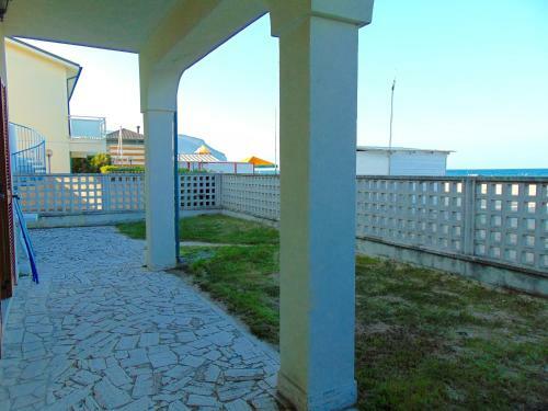 Apartamento M93 - Marcelli, Trilocale Sulla Spiaggia Con Giardino