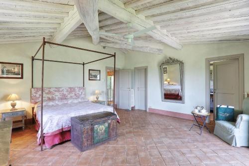 Stignano Villa Sleeps 12 Wifi