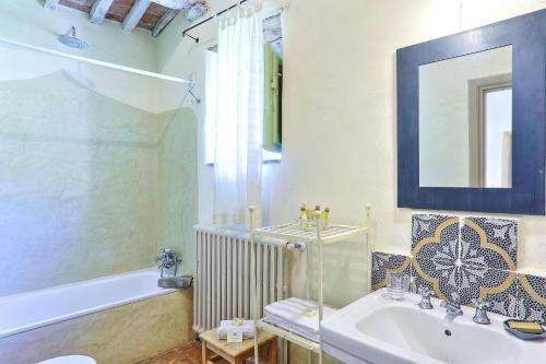 Stignano Villa Sleeps 12 Wifi