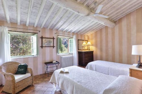 Stignano Villa Sleeps 12 Wifi