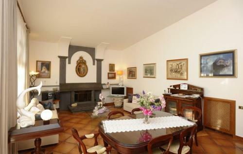 Pontone Villa Sleeps 10 Pool Air Con Wifi