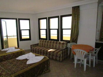 Gold Twins Suit Hotel