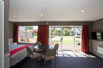 Te Anau Top 10 Holiday Park