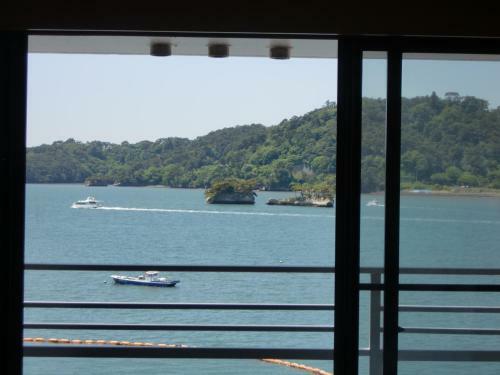 Marutoku Seafood Restaurant And Hotel