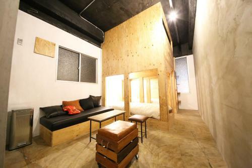 Hostel & Gallery G Is Good