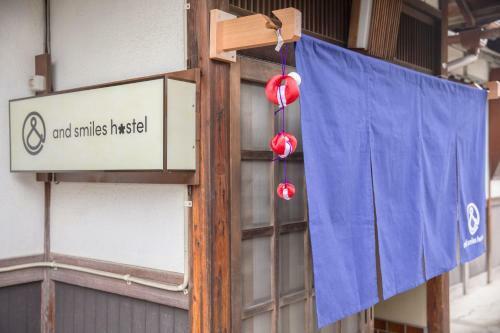 Hostal And Smiles Hostel (female Only)