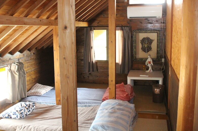 Hostal Tropical Surf House Okinawa