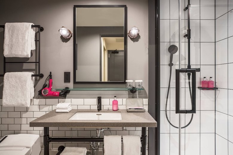 Hotel Moxy Osaka Honmachi By Marriott