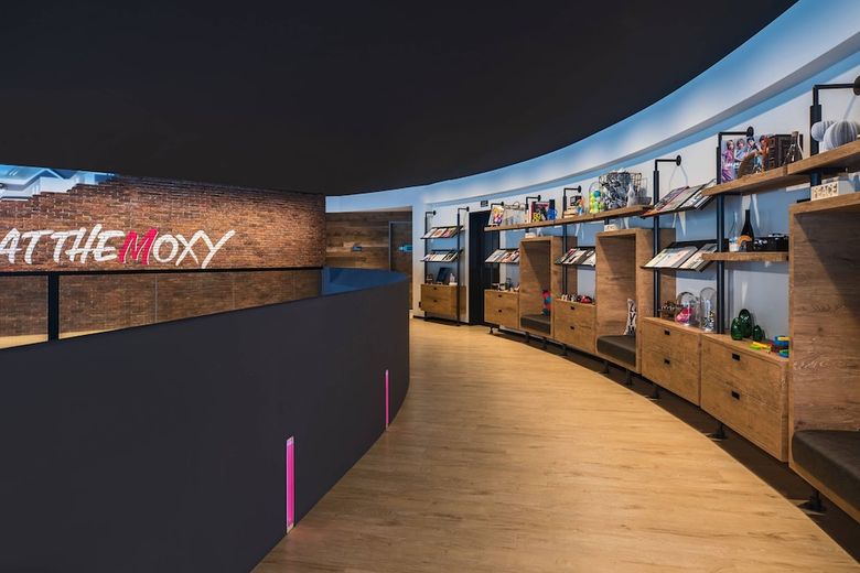 Hotel Moxy Osaka Honmachi By Marriott