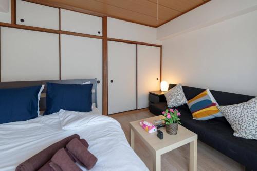 Apartment In Shimanouchi 01
