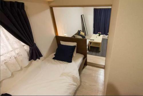Apartment In Shimanouchi 01