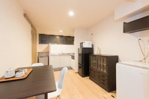 Shimanouchi Apartment