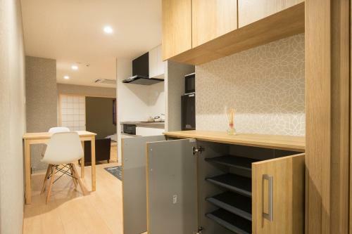 Shimanouchi Apartment