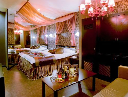 Hotel Christmas Night At The Opera (love Hotel)