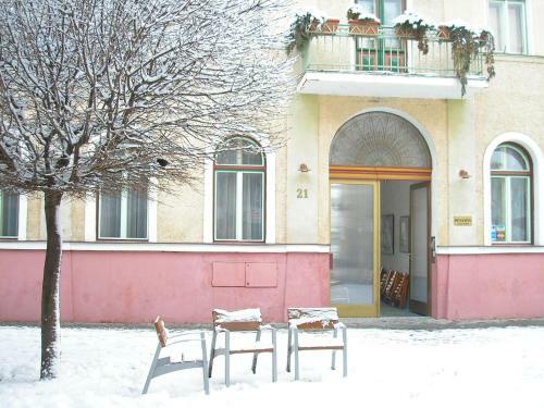 Hostal W21 Penzion Villa Veres