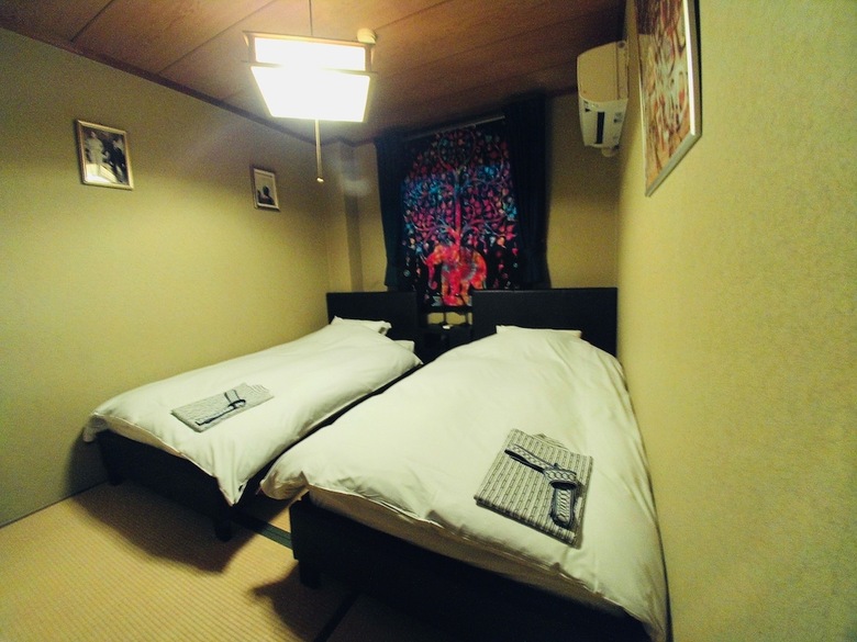 Hostal Uno Port Inn