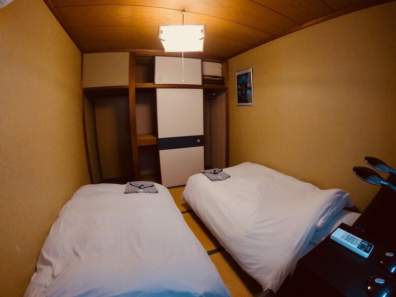 Hostal Uno Port Inn