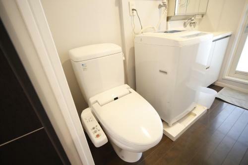 Yakuin Apartment 911