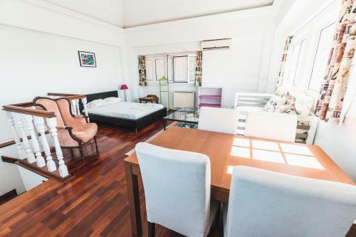 Blue Boutique Hostel & Suites