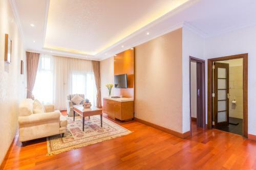 Alba Hotel Meru