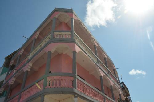 Young Safari Hotel
