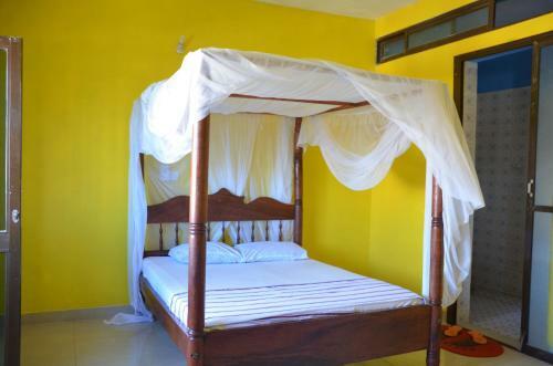 Young Safari Hotel