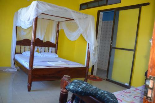 Young Safari Hotel