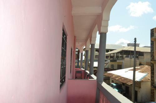 Young Safari Hotel