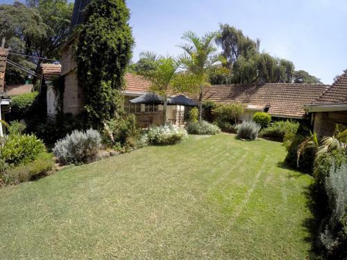 Hotel Amani Gardens Inn