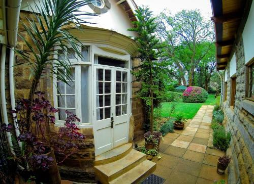 Hotel Amani Gardens Inn