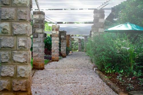Hotel Amani Gardens Inn