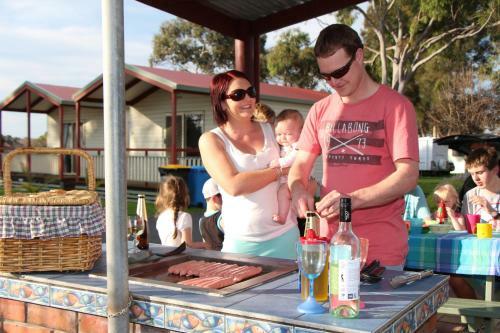 Warrnambool Holiday Park And Motel
