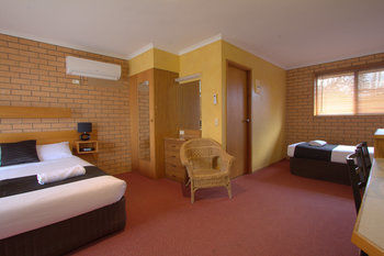 Blue Whale Motor Inn & Apartments