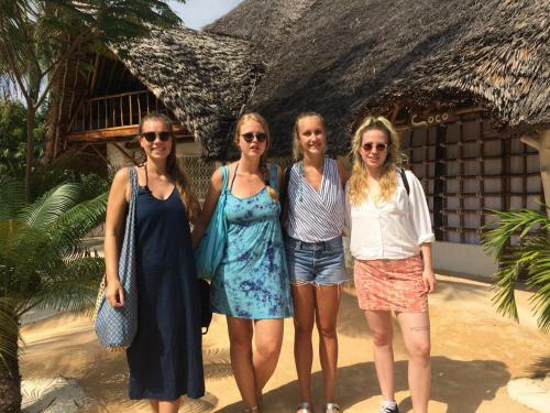 Hotel On-the-beach Backpackers