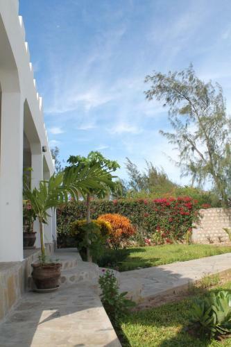 Villa Mwaz House