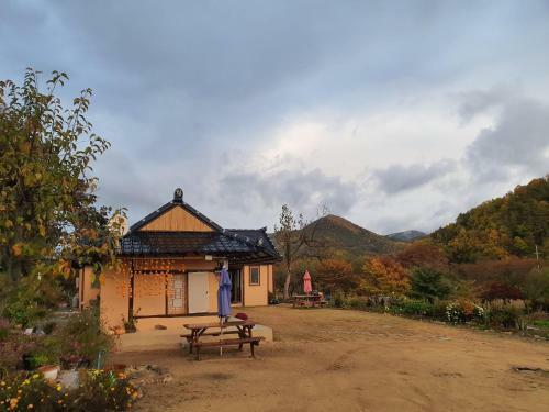 Lodge Moonlight House