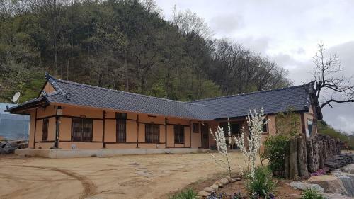 Lodge Moonlight House