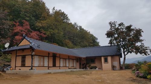 Lodge Moonlight House