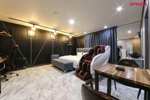 Hit Hotel