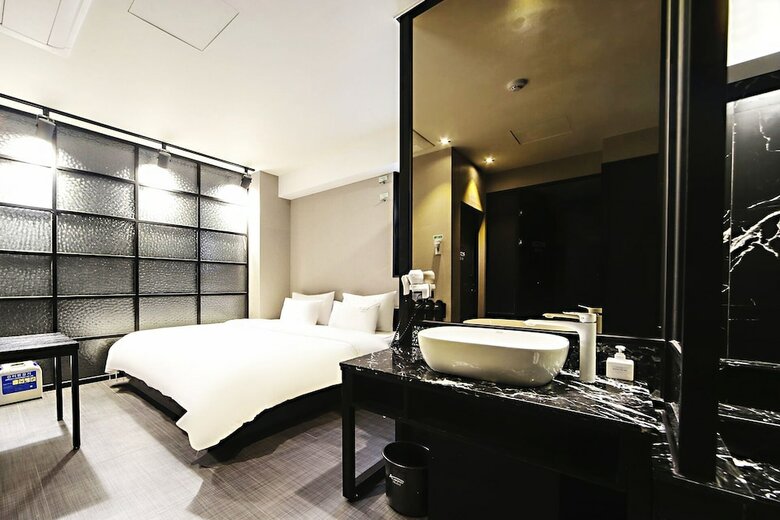Motel Masan Almond Hotel